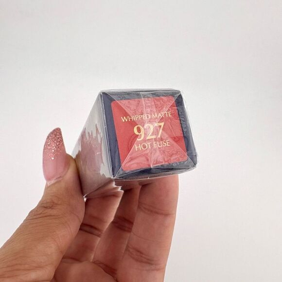 Estee Lauder Pure Color Whipped Matte Lipstick in Hot Fuse #927 NWT - Picture 3 of 4